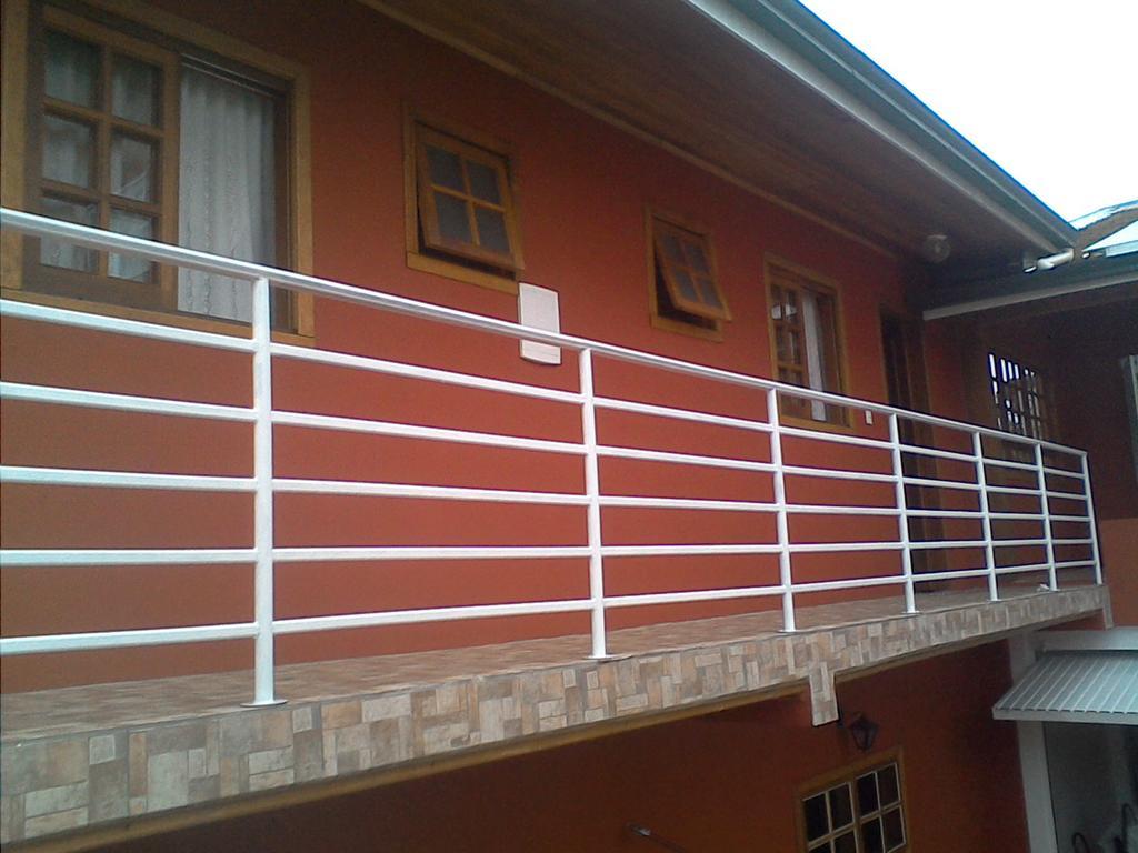 Estudio Dos Bonecos Canela Esterno foto